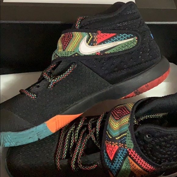 kyrie 2s black